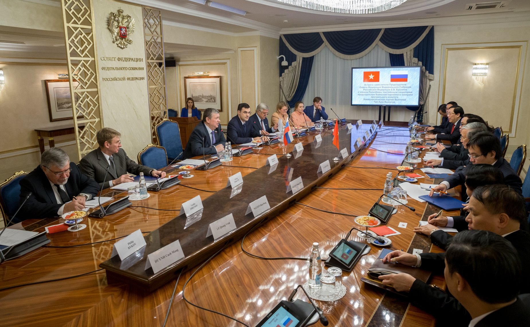 Встреча Е. Бушмина с членом Политбюро, постоянным секретарем, председателем Комиссии партийного контроля Центрального комитета Коммунистической партии Вьетнама Чан Куок Выонгом