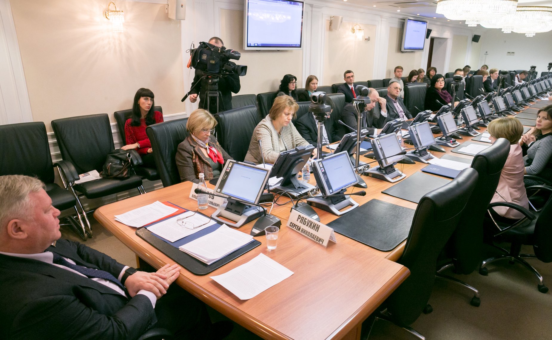 «Круглый стол» на тему «Нормативно-правовое регулирование присутствия иностранных финансовых компаний на территории РФ»