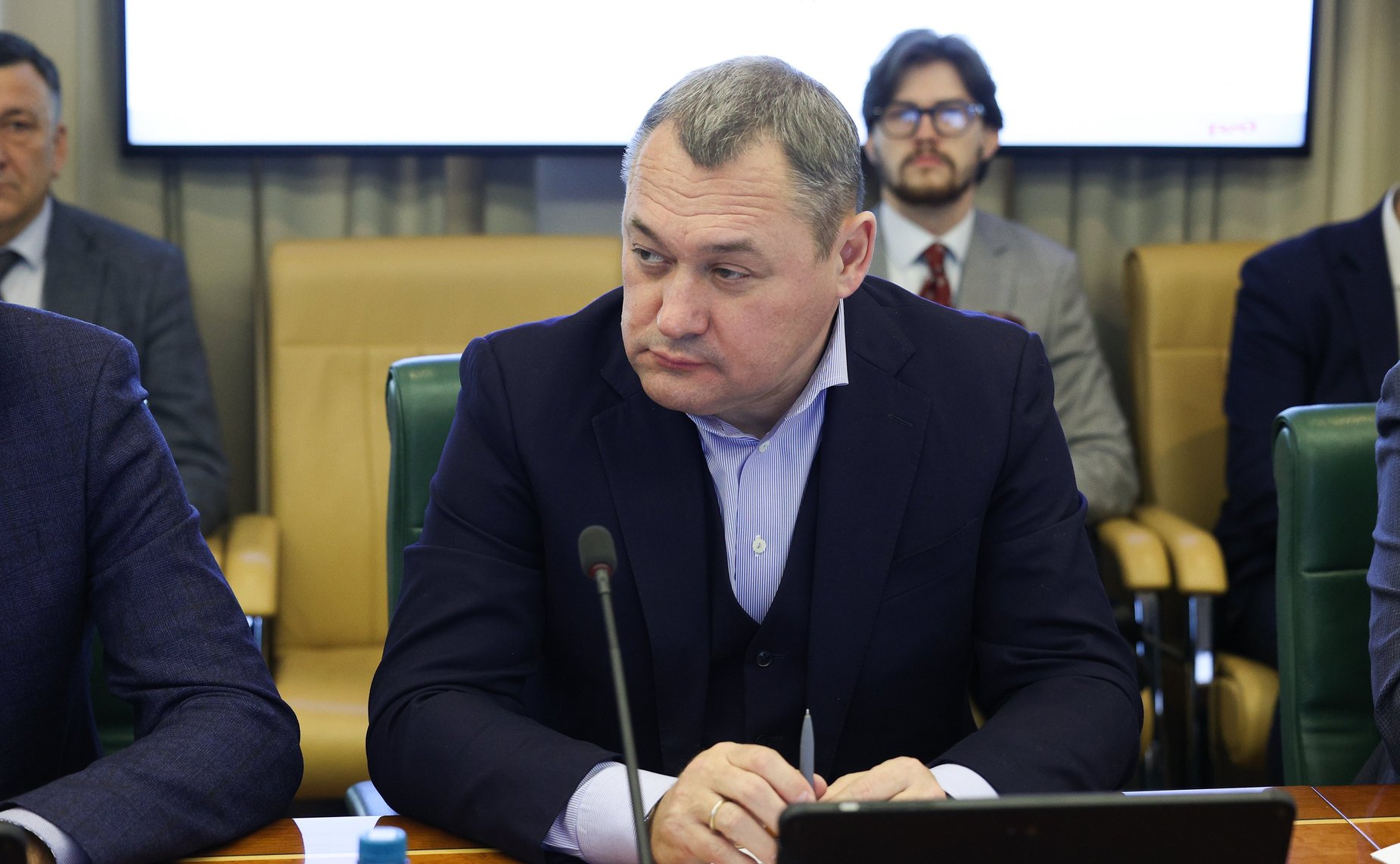 Совещание Комитета СФ по экономической политике «О совершенствовании порядка взаимодействия участников перевозок железнодорожным транспортом и повышении эффективности государственного регулирования в области железнодорожного транспорта»