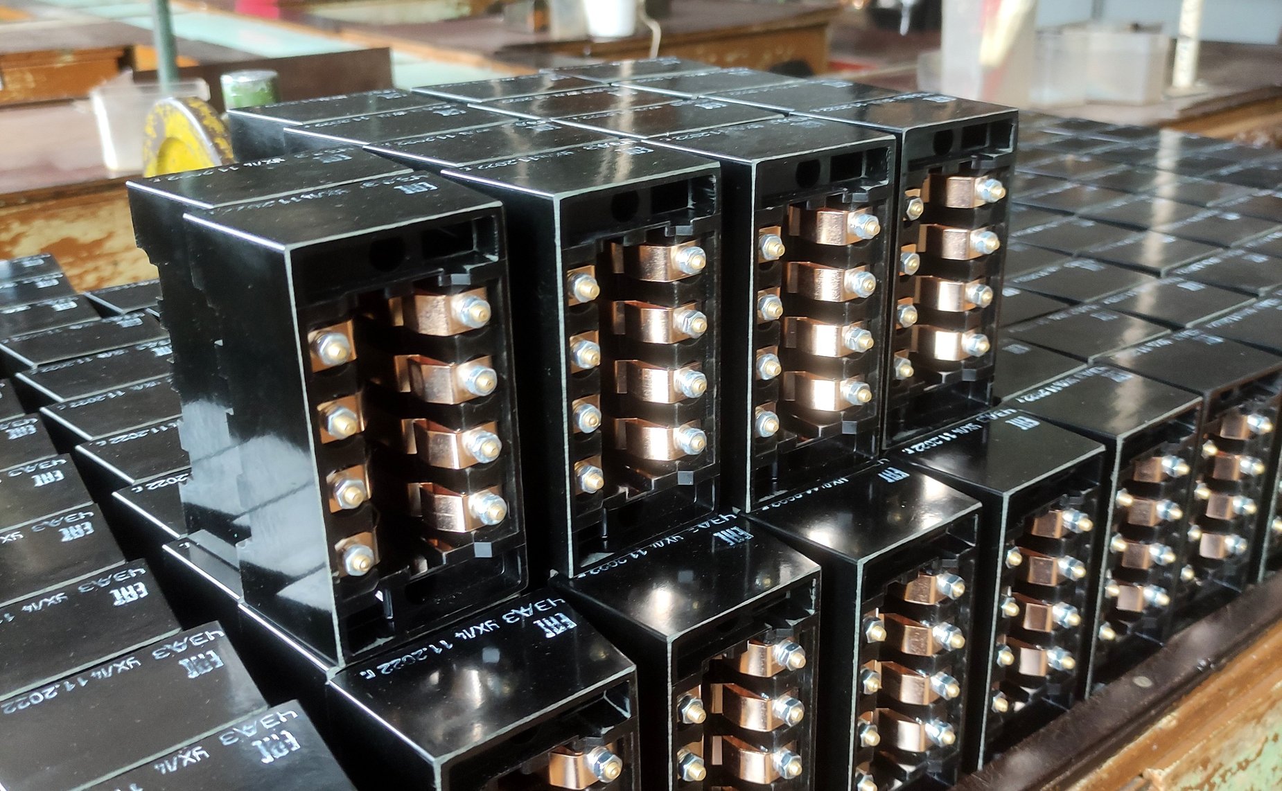 Николай Владимиров в рамках поездки в регион посетил компанию, специализирующуюся на производстве электротехнической продукции