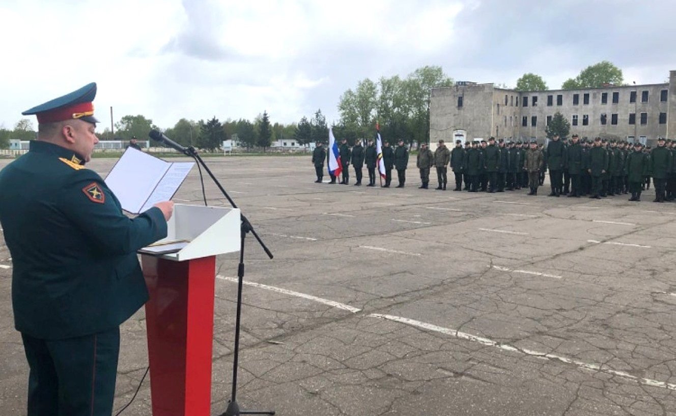 Благодарственное письмо от сенатора Сергея Цекова было зачитано на торжественном построении полка в честь Дня Победы