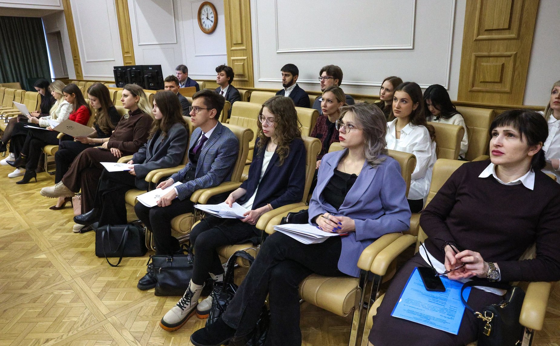 Круглый стол на тему «Особый порядок привлечения к административной ответственности судей и иных должностных лиц, выполняющих определенные государственные функции»