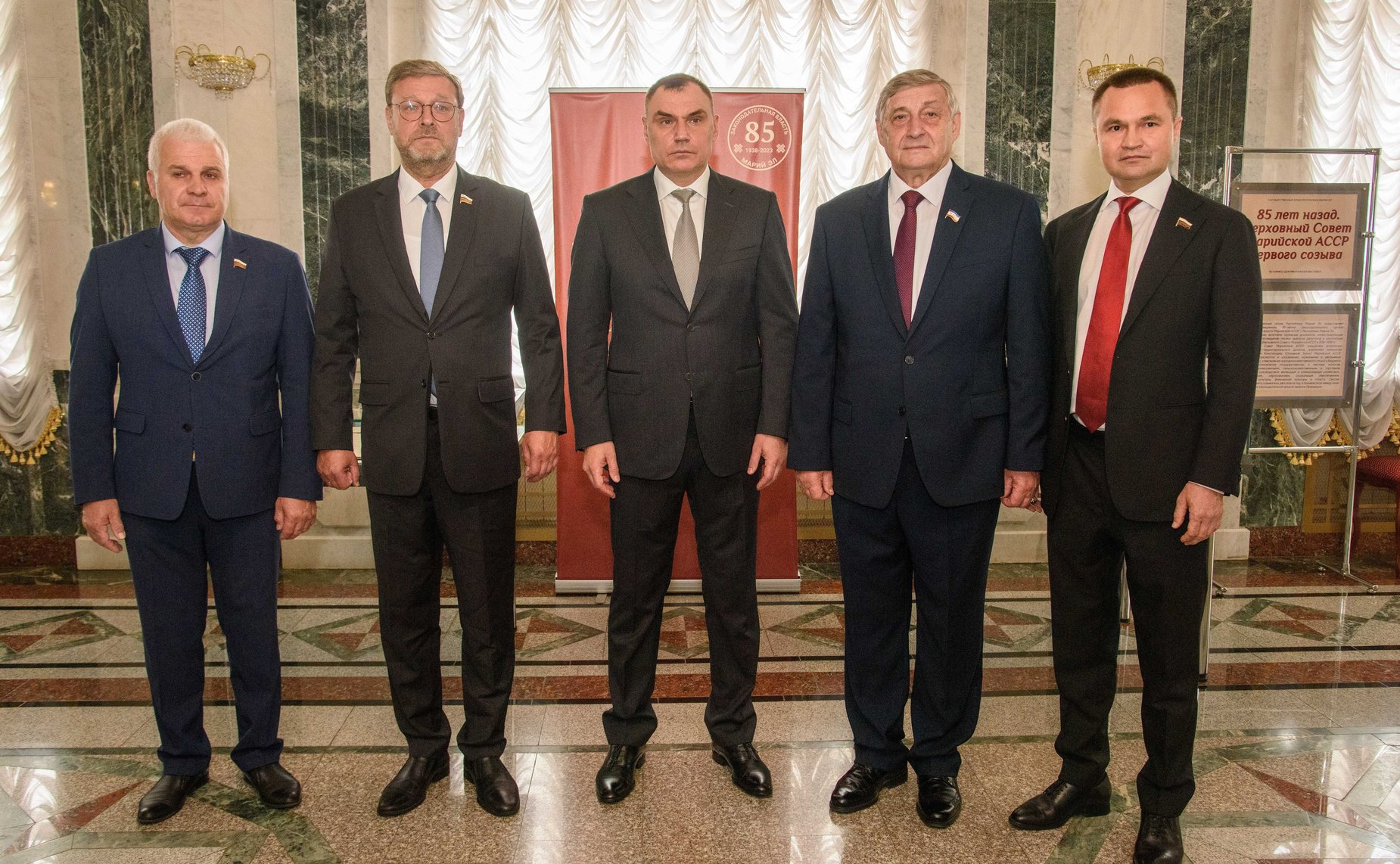 Константин Косачев совместно с главой Республики Марий Эл Юрием Зайцевым, председателем Государственного Собрания Республики Марий Эл Анатолием Смирновым, членами регионального правительства принял участие в торжественном заседании, посвященном 85-летию з