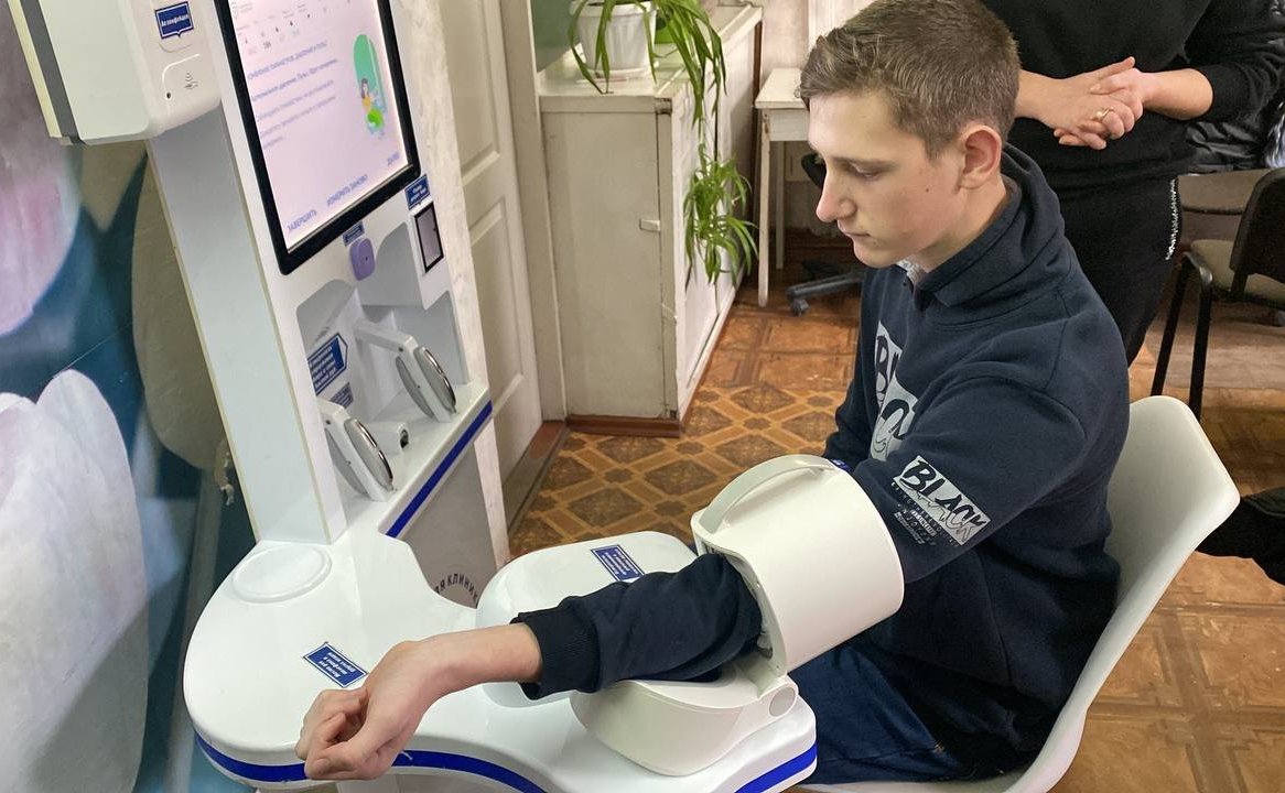 Игорь Кастюкевич оказал содействие в доставке в регионе аппаратно-диагностического комплекса. Его установили в Геническе в поликлинике районной больницы