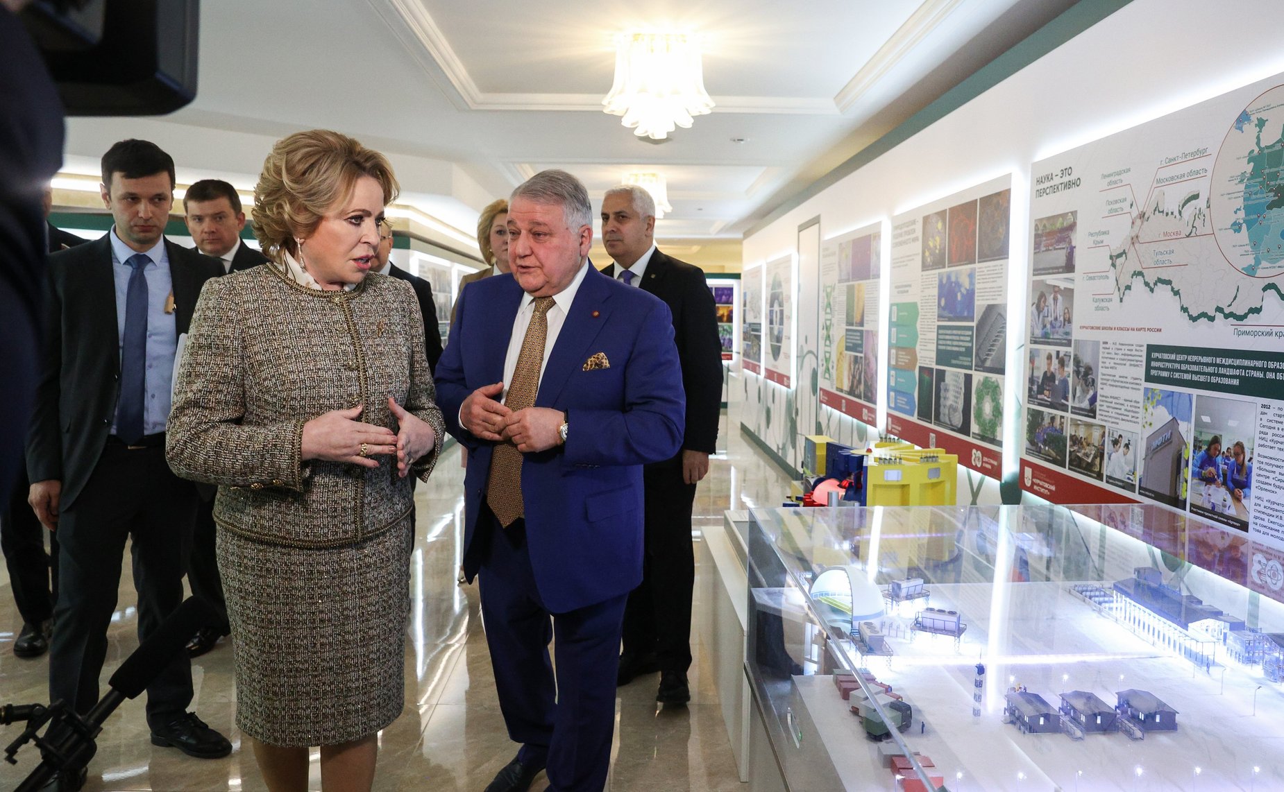 12 апреля 2023 года. Открытие выставки, посвященной празднованию 80-летию национального исследовательского центра «Курчатовский институт» и 120-летию со дня рождения трижды Героев Социалистического Труда, академиков И. Курчатова и А. Александрова