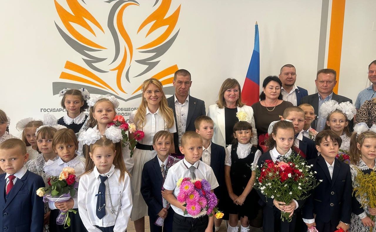 Дарья Лантратова приняла участие в открытии школы после капитального ремонта