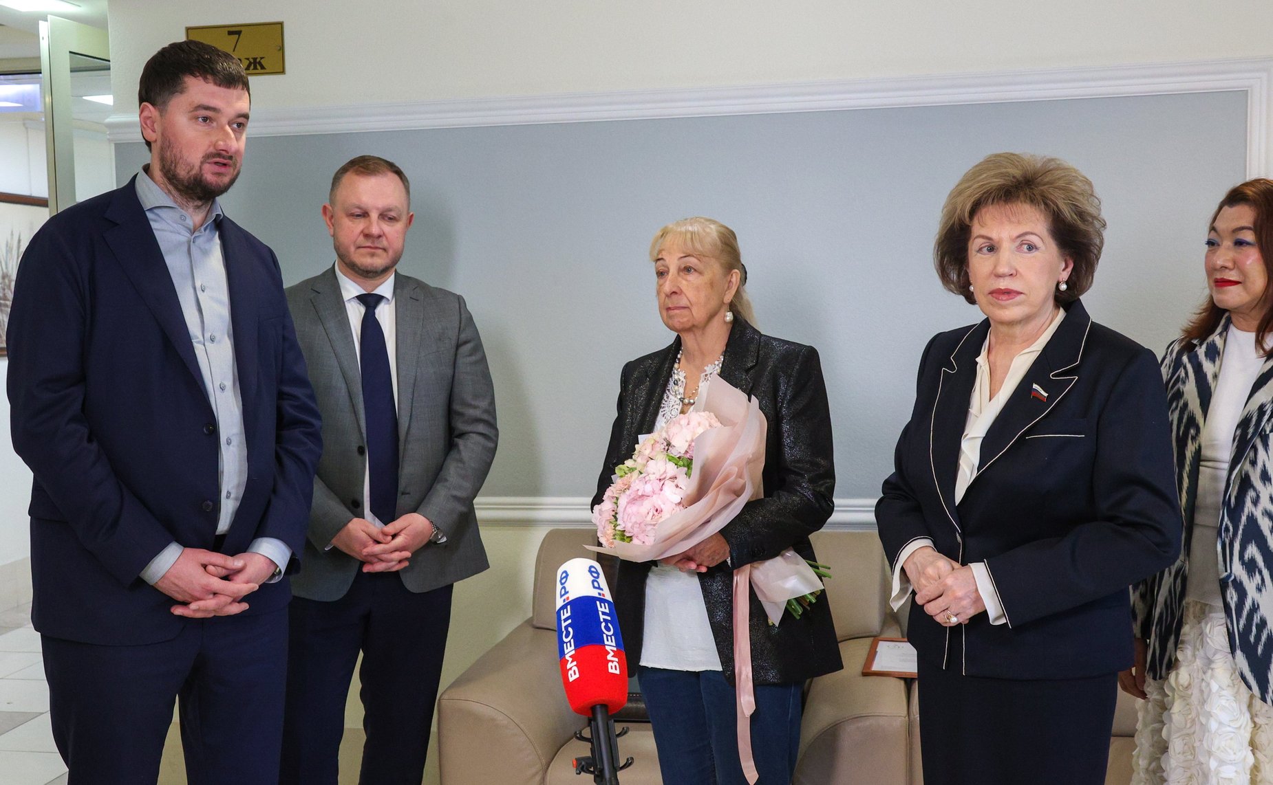 Торжественное открытие выставки Народного художника РФ Людмилы Юга «Нить времен. Подвиг Победы»