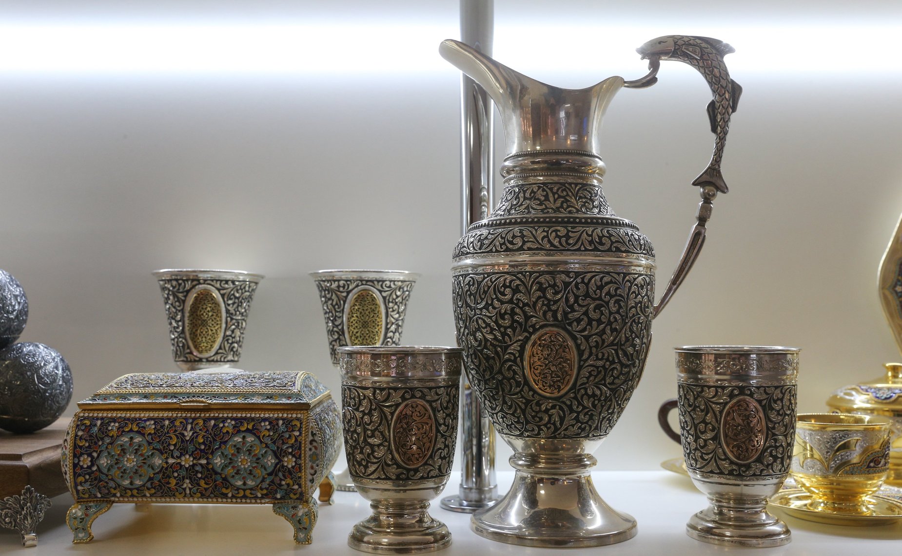 Валентина Матвиенко и Сергей Меликов посетили выставку, посвященную 100-летию Республики Дагестан