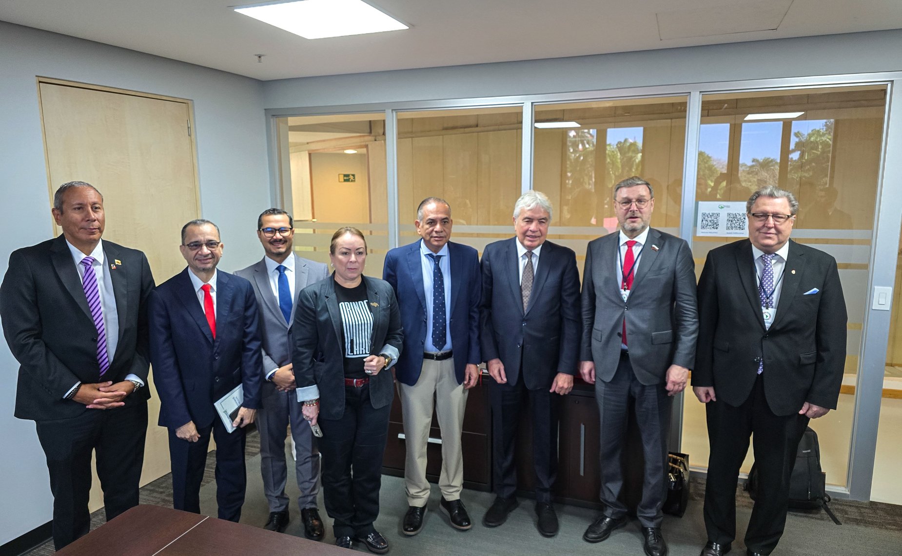 Заместитель Председателя СФ Константин Косачев и глава венесуэльской делегации, депутат Национальной Ассамблеи Боливарианской Республики Вильмар Кастро Сотельдо провели встречу «на полях» 39-й Ассамблеи ПАРЛАТИНО