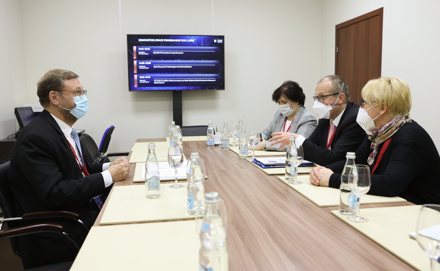 Встреча заместителя Председателя СФ Константина Косачева с директором Европейского регионального бюро ВОЗ Хансом Клюге