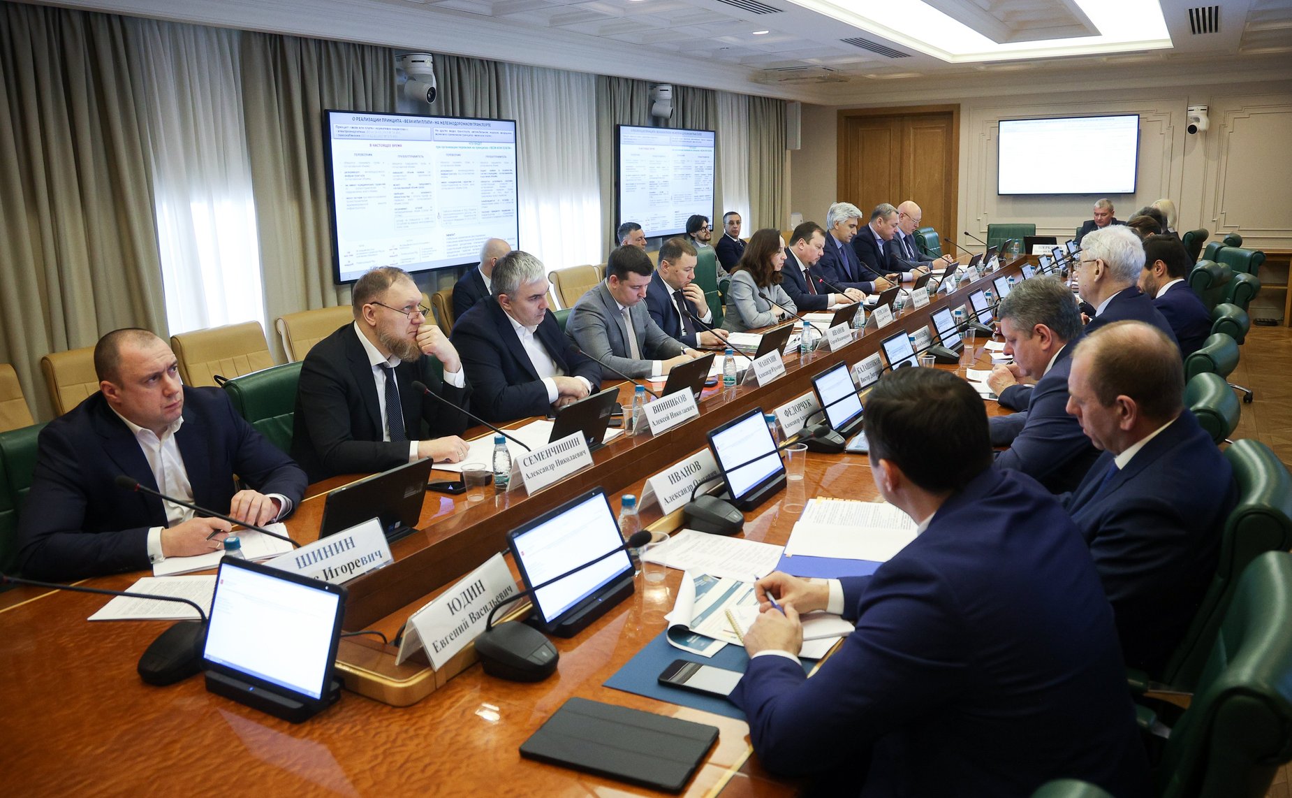 Совещание Комитета СФ по экономической политике «О совершенствовании порядка взаимодействия участников перевозок железнодорожным транспортом и повышении эффективности государственного регулирования в области железнодорожного транспорта»