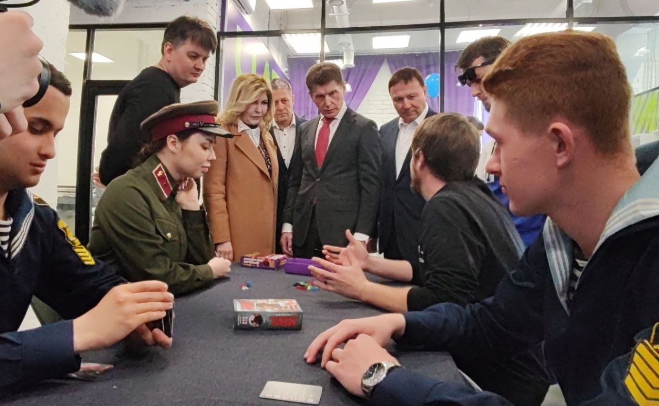 Александр Ролик принял участие в праздничных и профориентационных мероприятиях, посвященных Дню Весны и Труда