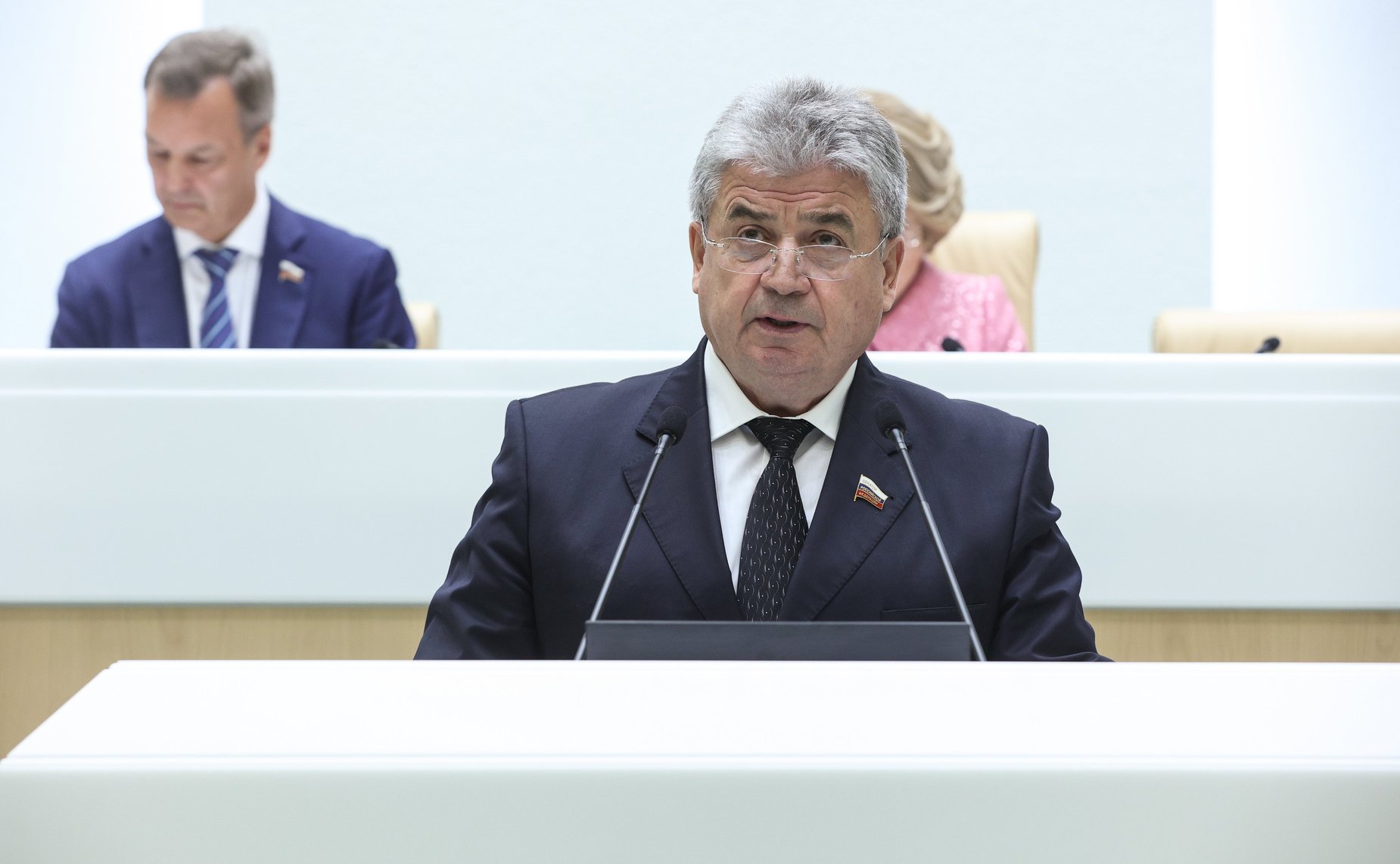 Геннадий Емельянов