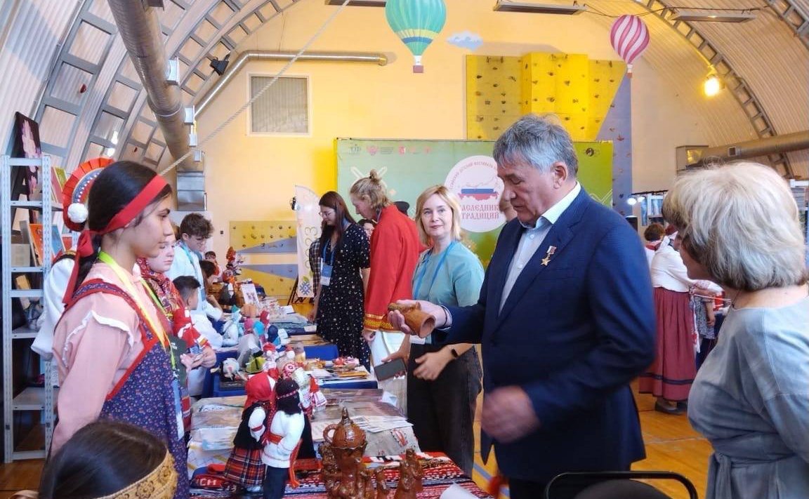 Юрий Воробьев принял участие в заключительном этапе Всероссийского детского фестиваля «Наследники традиций», который проходит на Вологодчине
