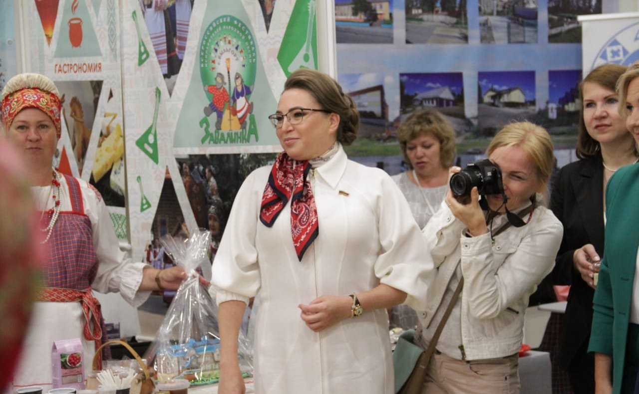 Елена Шумилова посетила пятую ежегодную выставку «Достояние Севера – 2022»