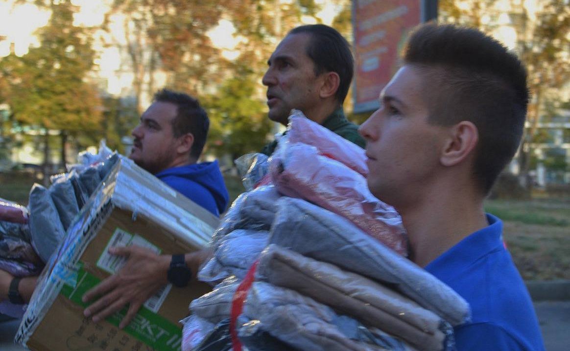 Андрей Хапочкин доставил гуманитарную помощь, собранную сахалинцами, в пункты временного размещения Курской и Белгородской областей