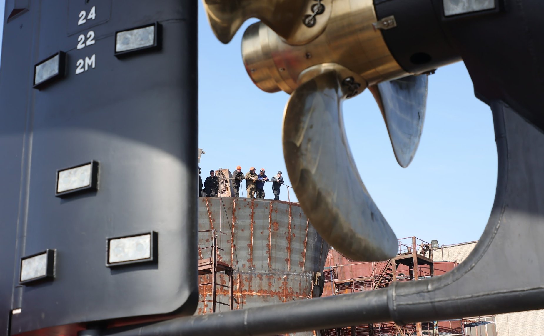 Елена Дягилева приняла участие в церемонии спуска на воду нового краболова