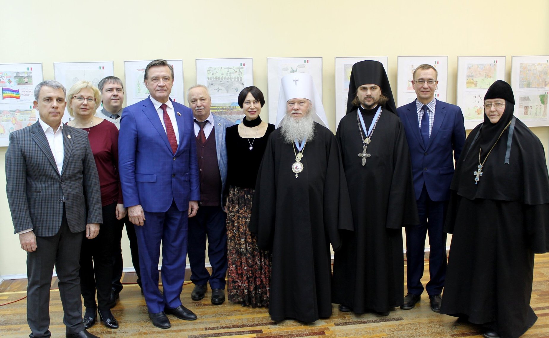 Сергей Рябухин посетил Международную российско-итальянская выставку художественного творчества среди детей и юношества «Встреча с Победой» в Ульяновске