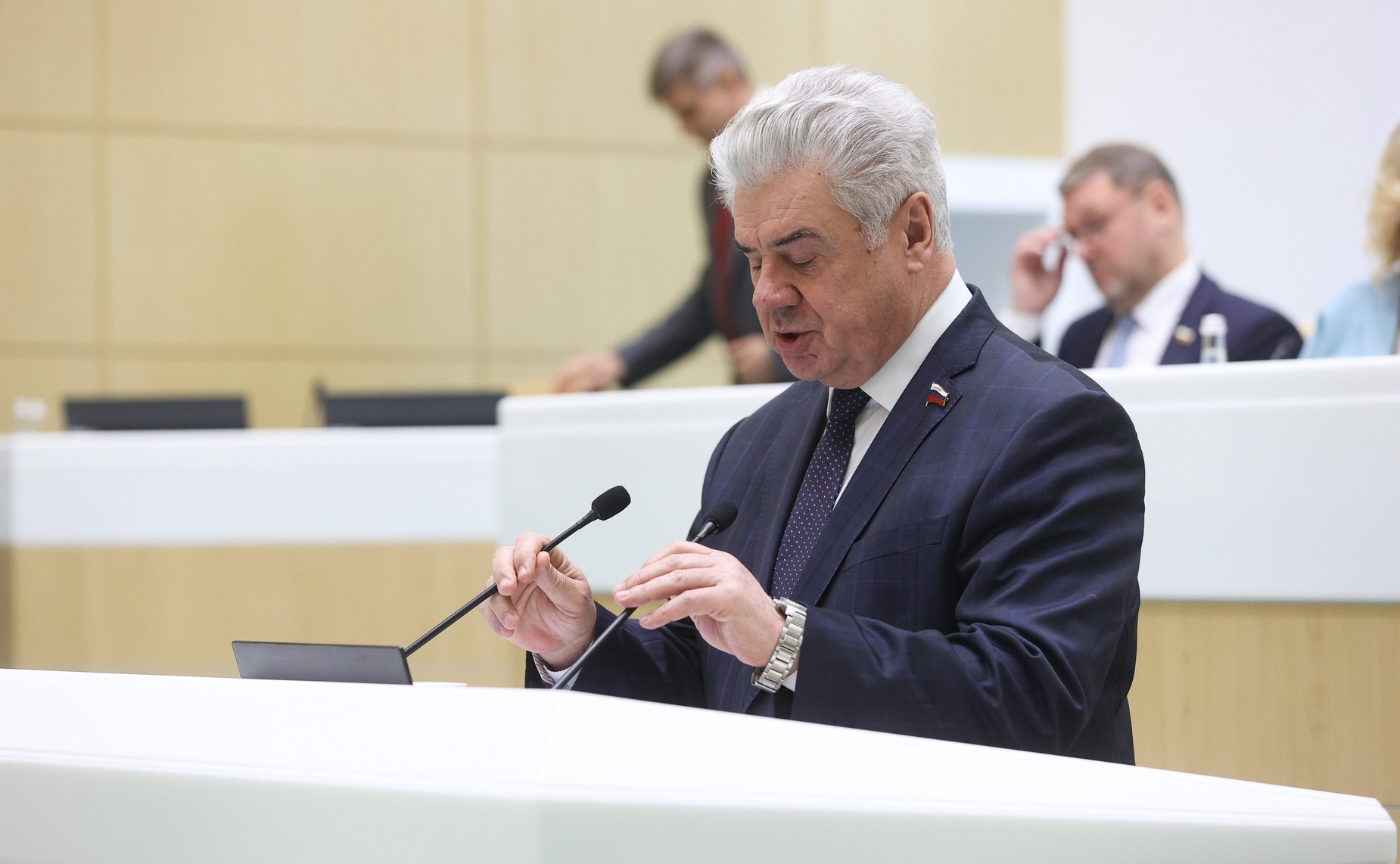 Виктор Бондарев