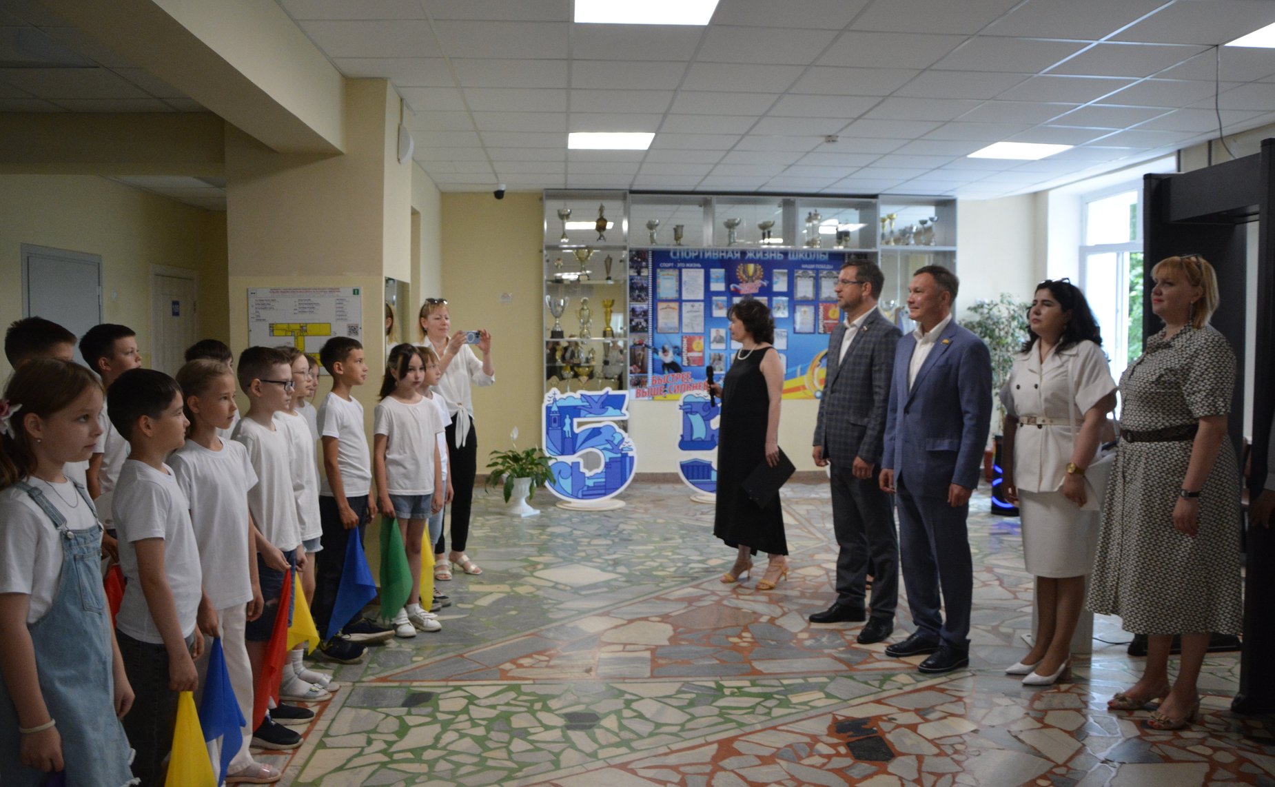 Николай Владимиров в родной школе № 31 города Чебоксары, которая носит имя академика Святослава Федорова, принял участие в торжественном открытии выставочной экспозиции, посвященной великому офтальмологу