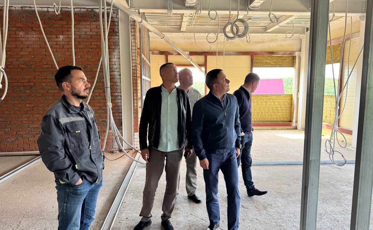 Айрат Гибатдинов проверил ход ремонта социальных объектов Ульяновского района