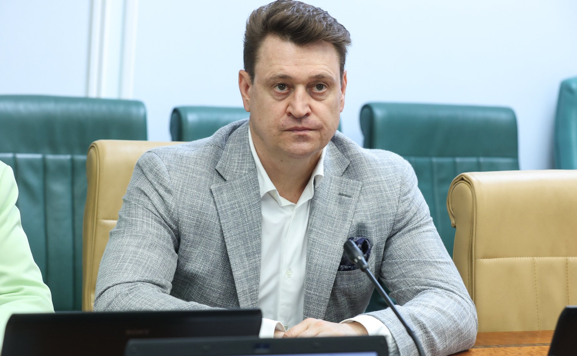 Олег Голов
