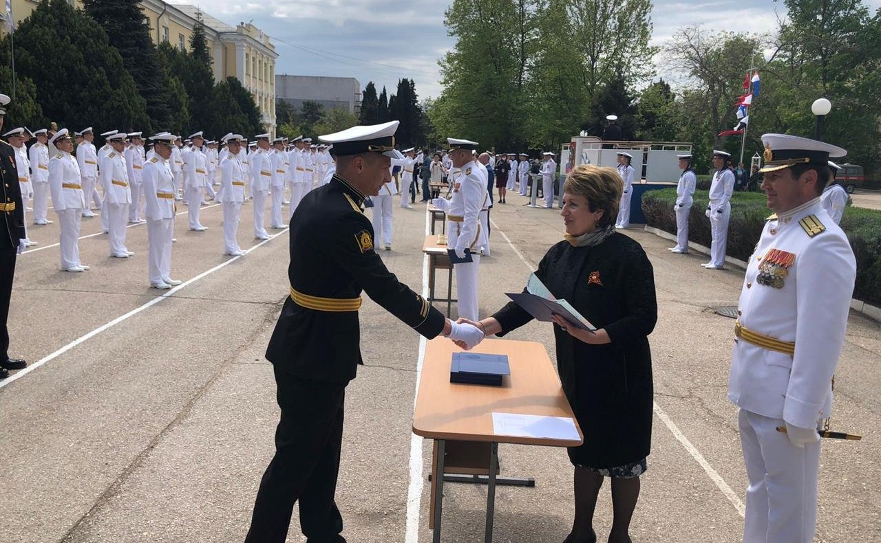 Е. Алтабаева и В. Куликов в Севастополе приняли участие в параде, посвященном 75-летию Великой Победы