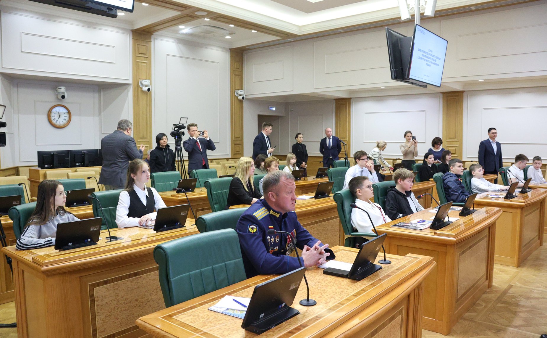 Встреча сенаторов РФ с детьми участников специальной военной операции