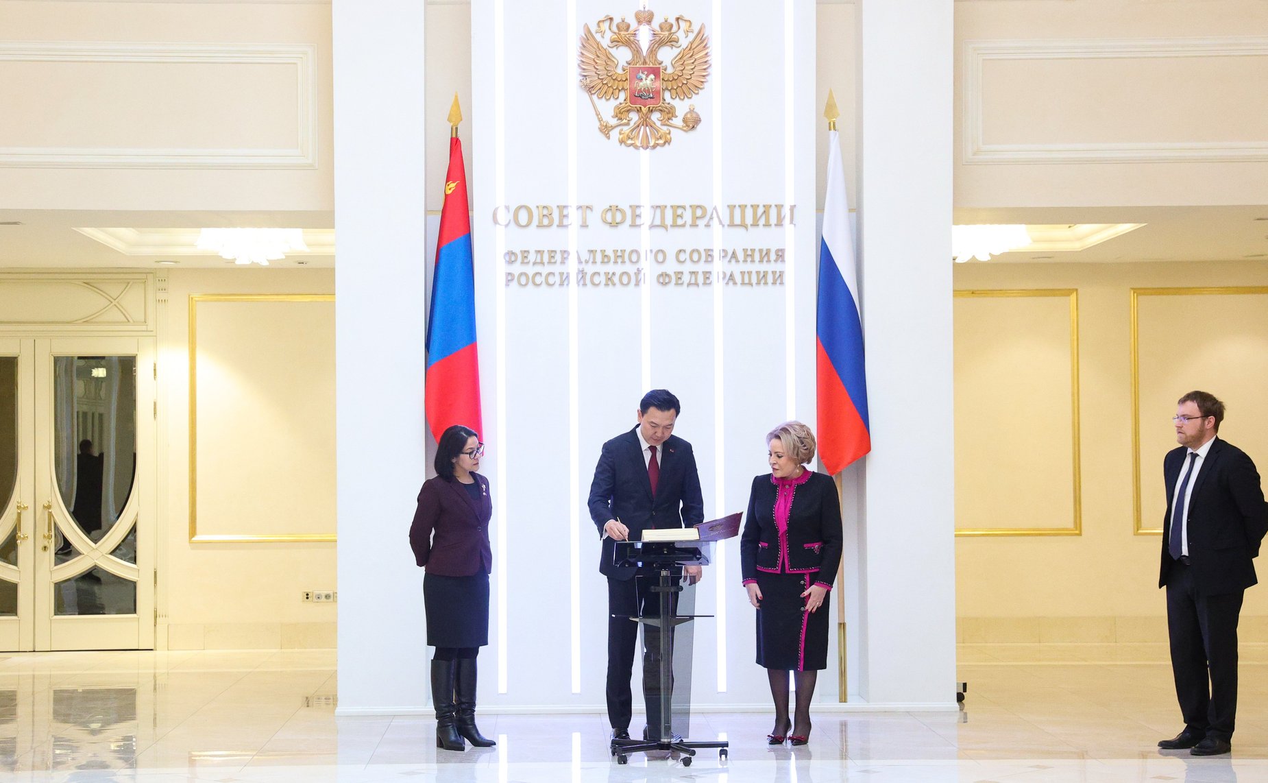 Валентина Матвиенко провела встречу с Председателем Великого Государственного Хурала Монголии Ням-Осорын Учралом