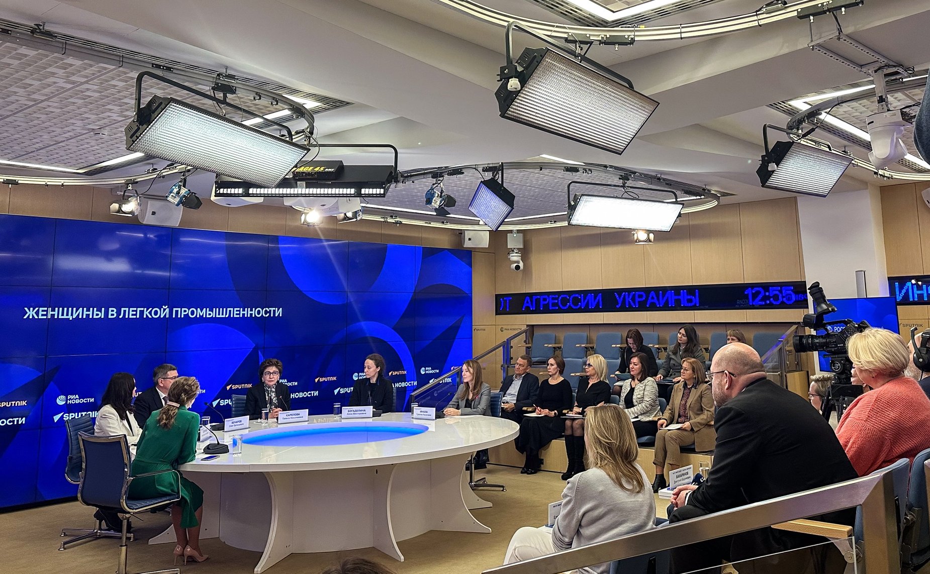 Галина Карелова провела сессию ЕЖФ, посвященную развитию легкой промышленности