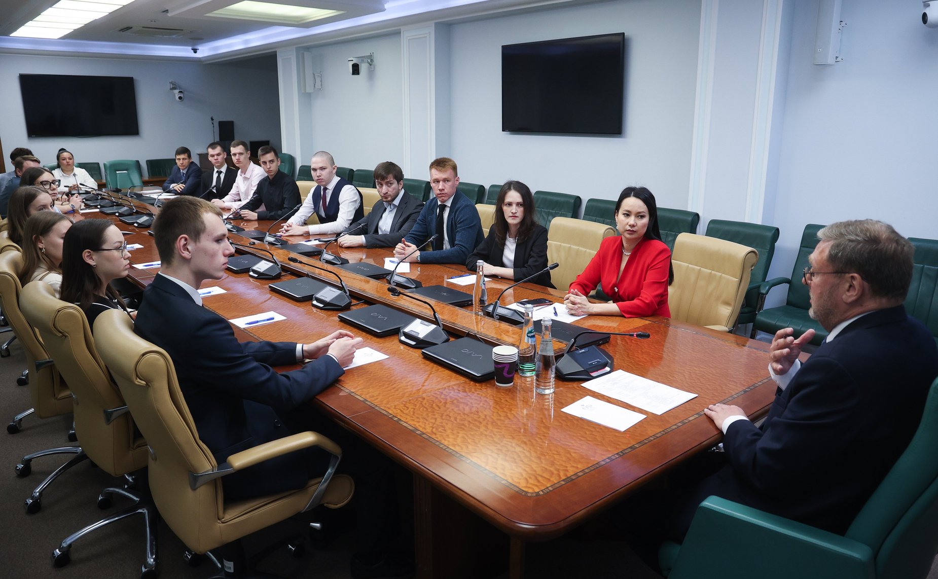 Заместитель Председателя Совета Федерации Константин Косачев провел встречу со студентами – уроженцами Республики Марий Эл, обучающимся в высших учебных заведениях Москвы