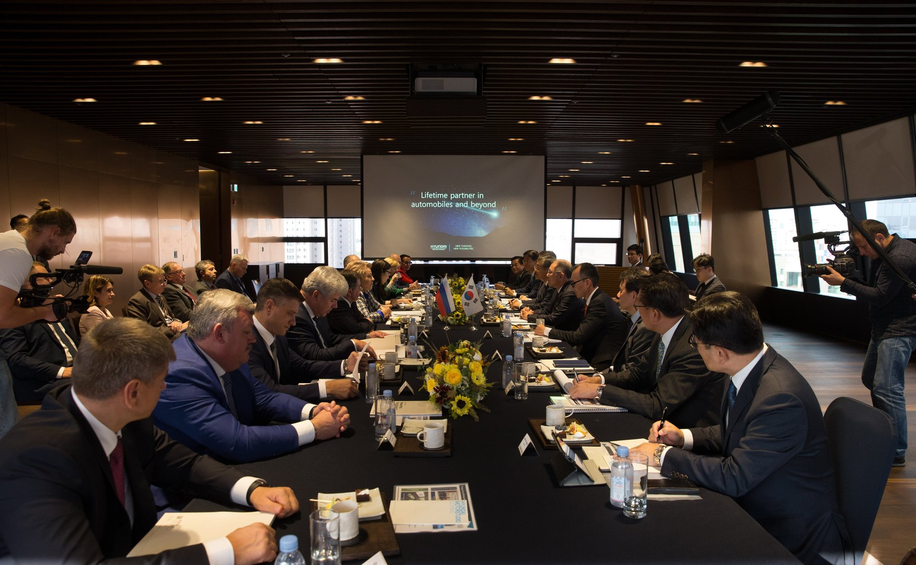 Делегация СФ посетила выставочный комплекс «Хёндэ Мотор»