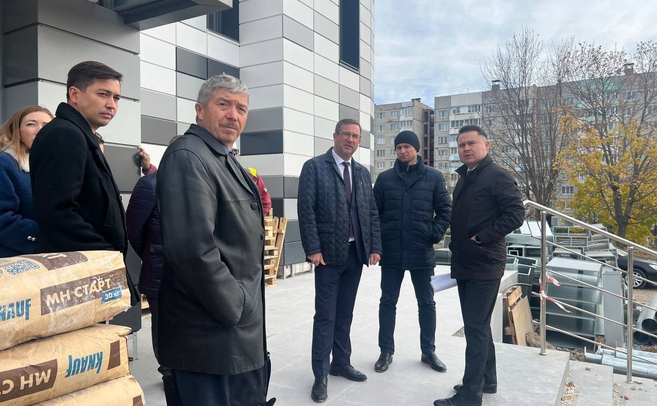 Николай Владимиров ознакомился со строительством Молодежного центра в Чувашии
