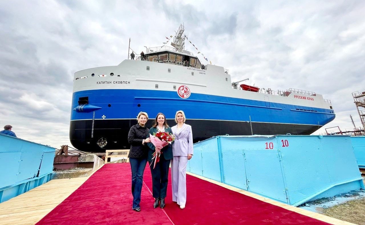 Ольга Щетинина стала «крестной матерью» краболовного судна «Капитан Сковпен»