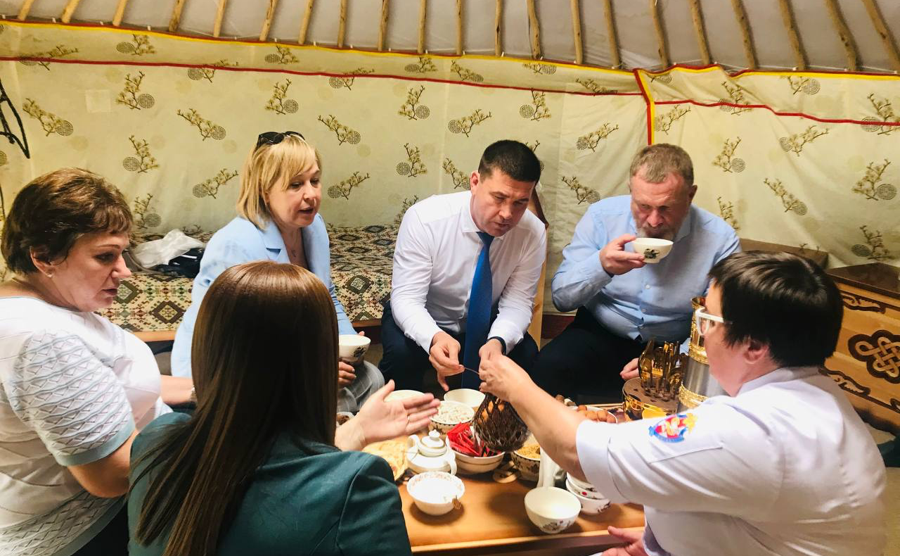 Комитет СФ по социальной политике провел в Республике Тыва выездное совещание с участием главы региона Владислава Ховалыга, представителей федеральных и региональных органов исполнительной власти