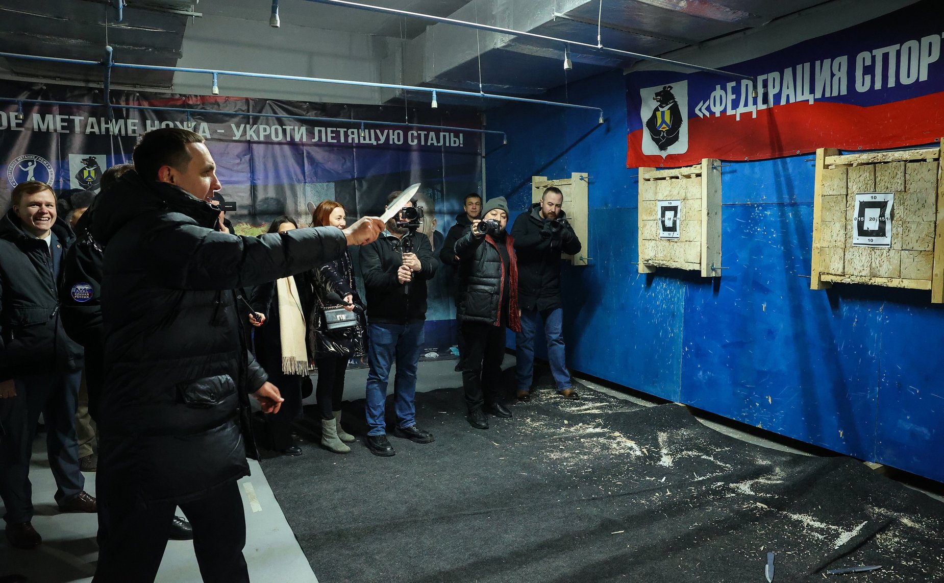 В ходе рабочей поездки в Хабаровский край первый заместитель Председателя СФ Андрей Турчак вместе с губернатором региона Михаилом Дегтяревым и мэром г. Хабаровска Сергеем Кравчуком посетил хабаровский Центр патриотического воспитания