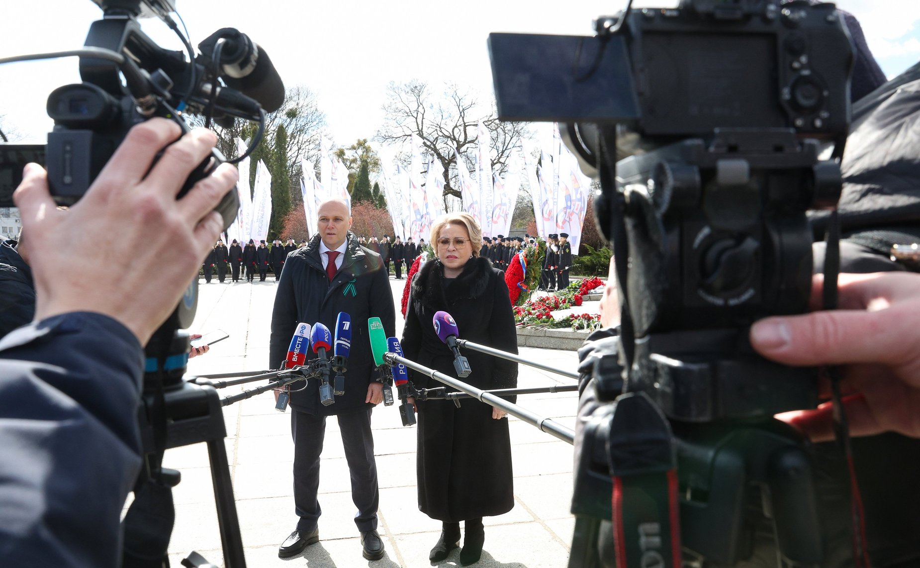Пресс-подход Председателя Совета Федерации Валентины Матвиенко и губернатора Калининградской области Алексея Беспрозванных