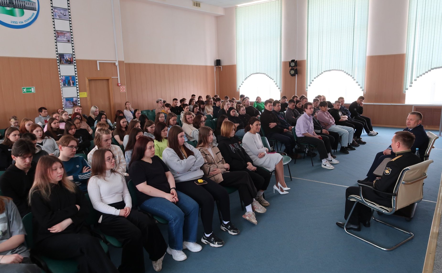 Денис Гусев провел встречу студентов Ненецкого АО с моряком-подводником