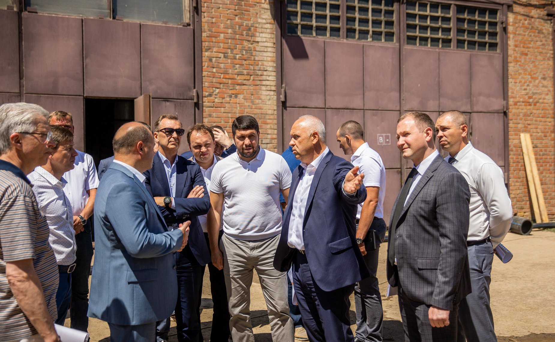 Андрей Яцкин в рамках рабочей поездки в регион осмотрел ход строительства депо и трамвайных путей в Таганроге