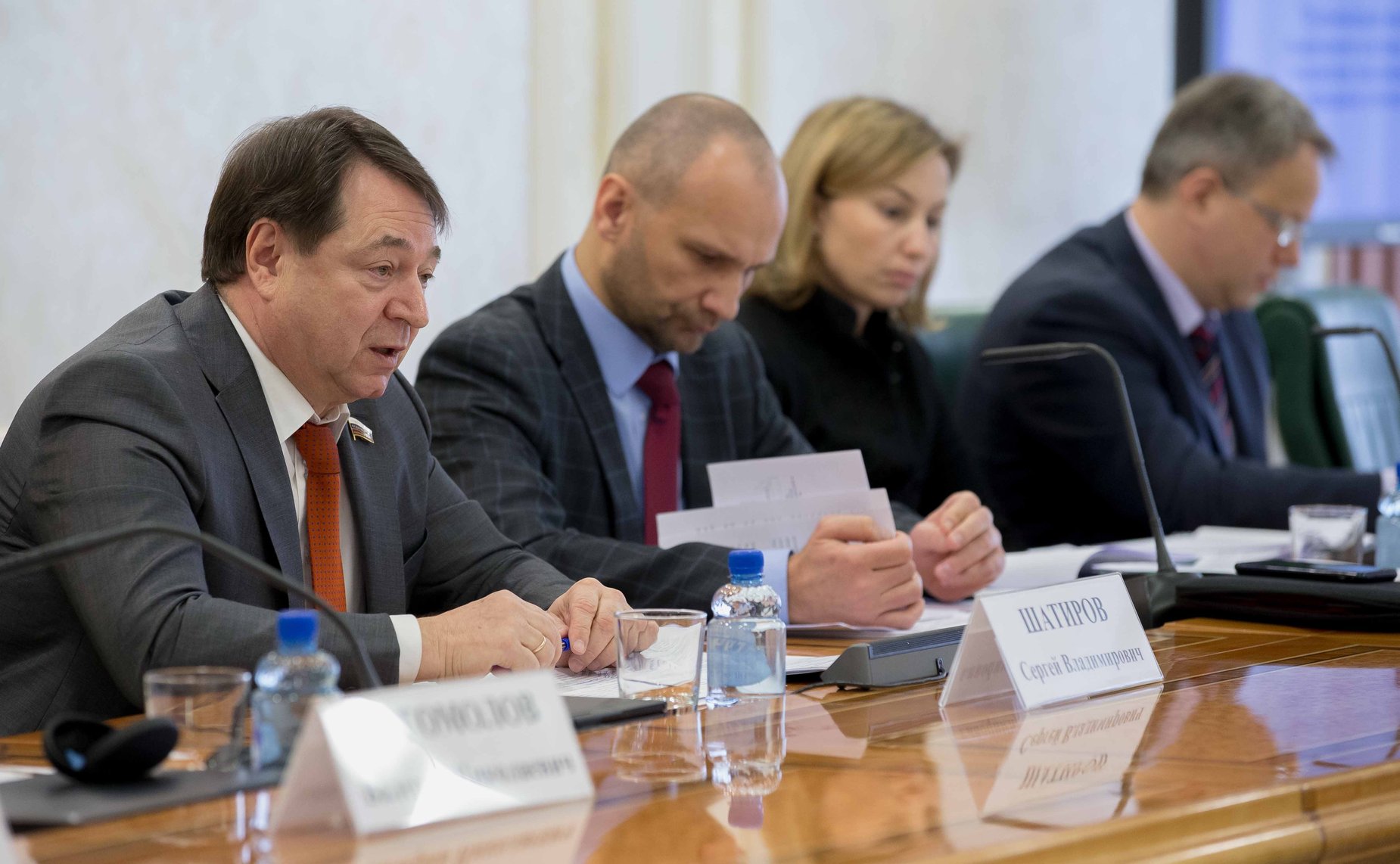 «Круглый стол» на тему «О реновации железнодорожного подвижного состава для пригородных перевозок пассажиров и наделении пригородных компаний имуществом»