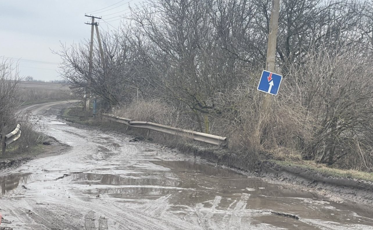 Игорь Кастюкевич ознакомился с ходом ремонтно-восстановительных работ двух мостов в Верхнерогачикском районе