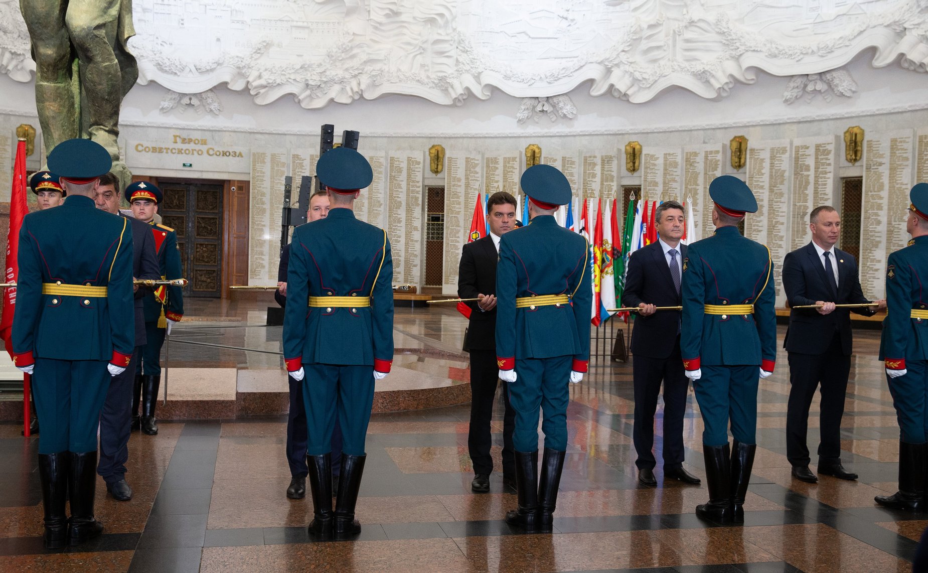 Торжественная церемония передачи «Мечей Победы» Городам воинской славы