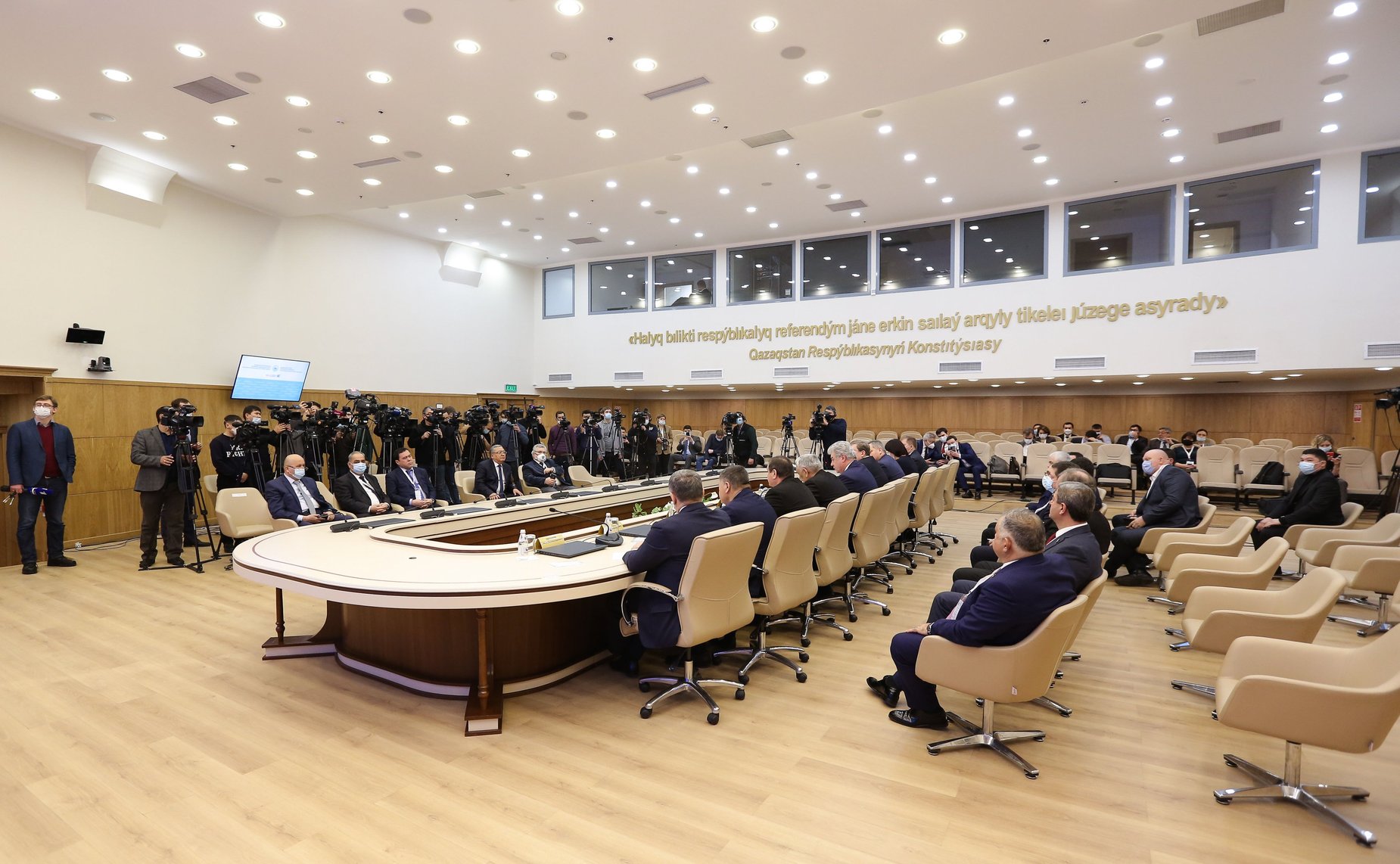 Подведение итогов участия делегации Совета Федерации во главе с председателем Комитета СФ по обороне и безопасности Виктором Бондаревым в наблюдении за проведением выборов депутатов Мажилиса Парламента Республики Казахстан