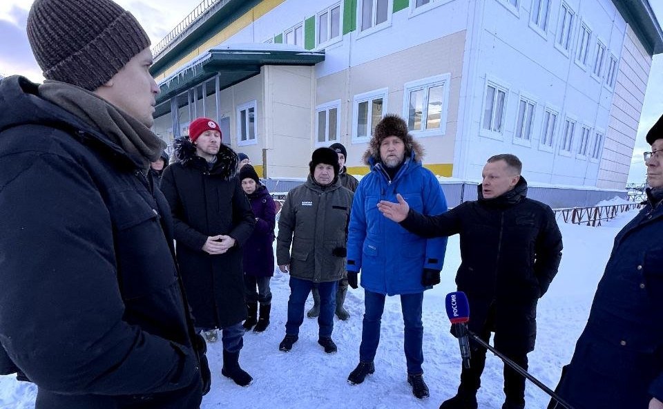 Денис Гусев проверил ход строительных работ детских учреждений Ненецкого автономного округа