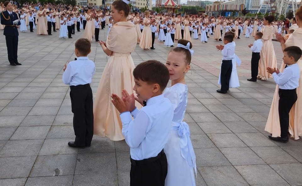 Николай Владимиров принял участие в «Бале выпускников-2023» для воспитанников детских садов г. Чебоксары