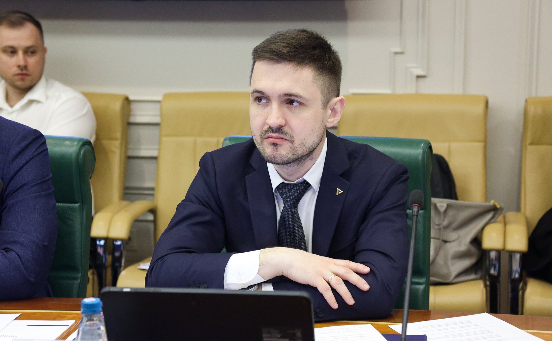 Совещание Комитета СФ по экономической политике по вопросу движения по автомобильным дорогам транспортных средств, осуществляющих перевозку твердых коммунальных отходов, с превышением допустимой нагрузки на ось