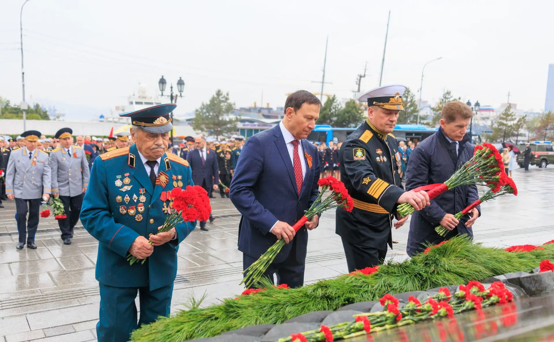 Александр Ролик принял участие в памятных и торжественных мероприятиях, посвящённых празднованию 81-й годовщины Победы в Великой Отечественной войне, прошедших во Владивостоке и Артёме