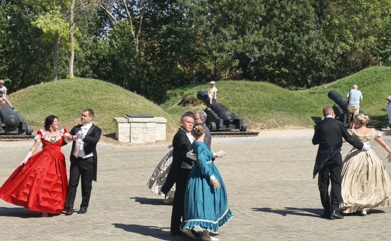 Екатерина Алтабаева посетила фестиваль «Русская Троя» на Малаховом кургане, организованный Музеем-заповедником героической обороны и освобождения Севастополя