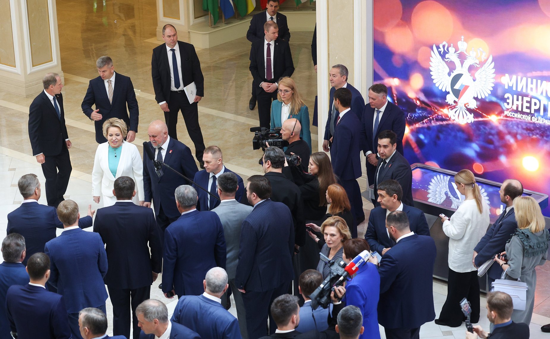 Открытие в Совете Федерации выставки Министерства энергетики РФ «Векторы развития энергетики — импульс для будущего России»