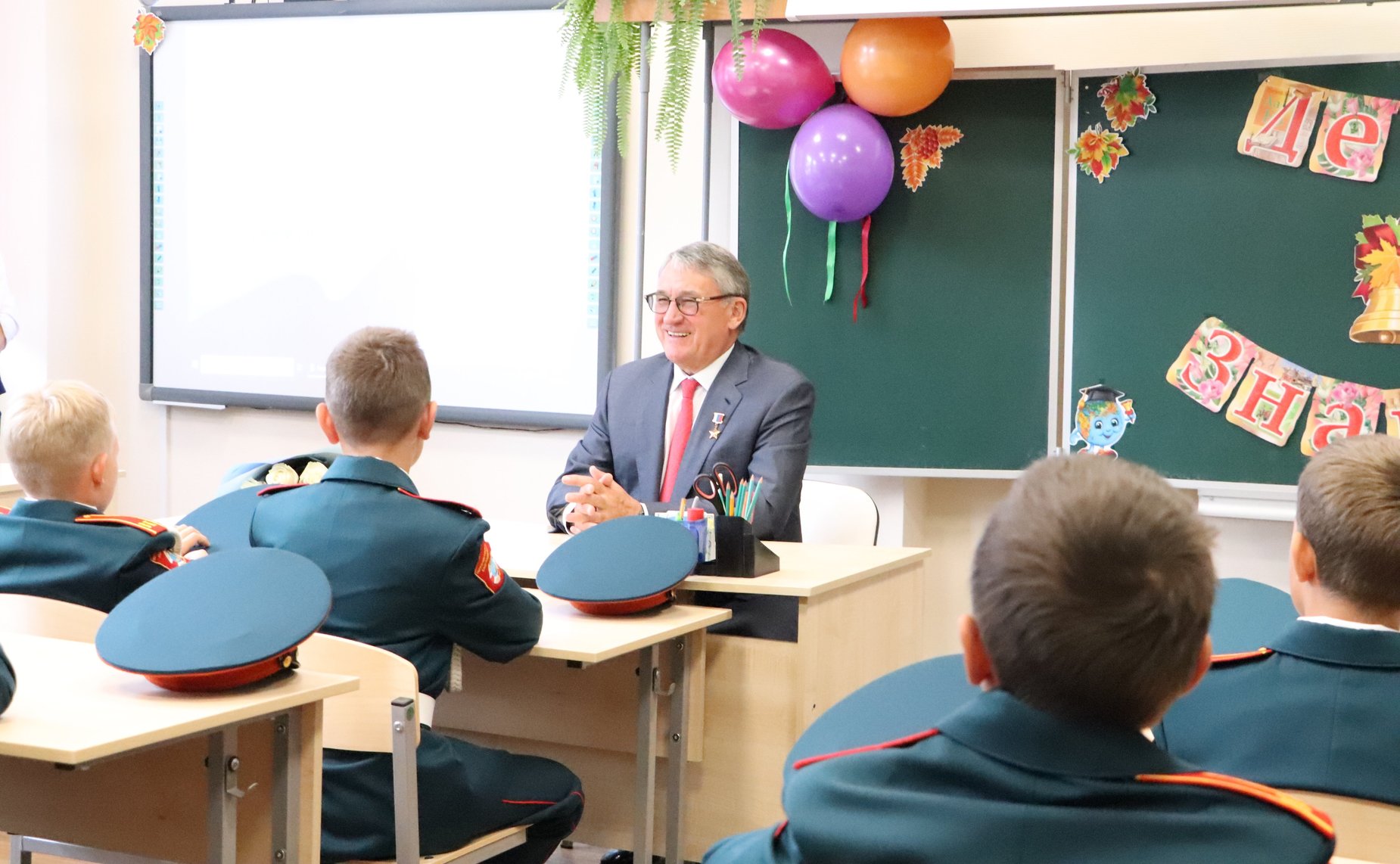 Юрий Воробьев рассказал ребятам об организации государственной власти в Российской Федерации